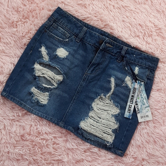 💥NWT high waisted distressed super cute denim mini skirt! Final price! - Picture 2 of 8